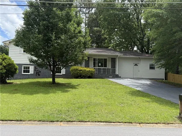 5460 Huron Dr, Lake City, GA 30260