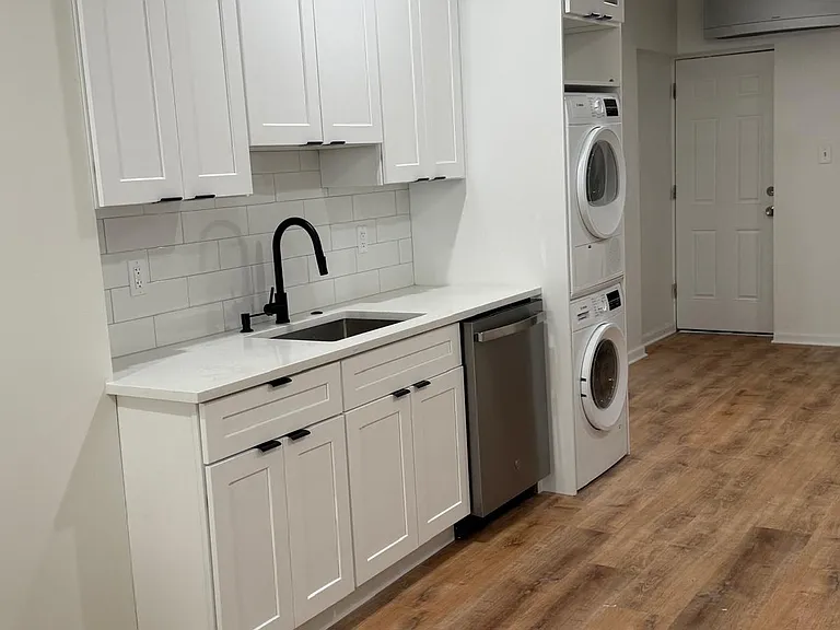 68 W Rockland St #1 — Photo 15