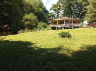 126 Scarey Ln, Hillsville, VA 24343