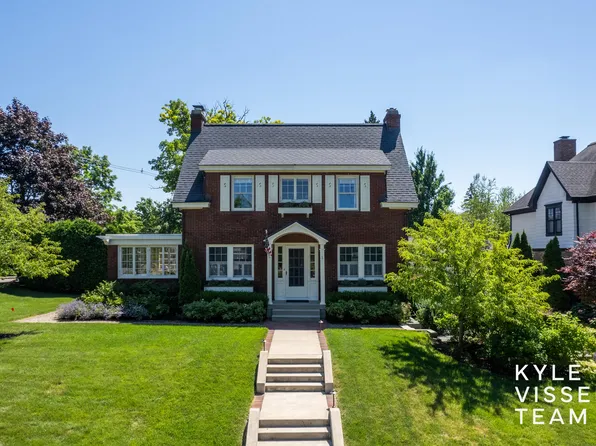 804 Pinecrest Ave SE, East Grand Rapids, MI 49506