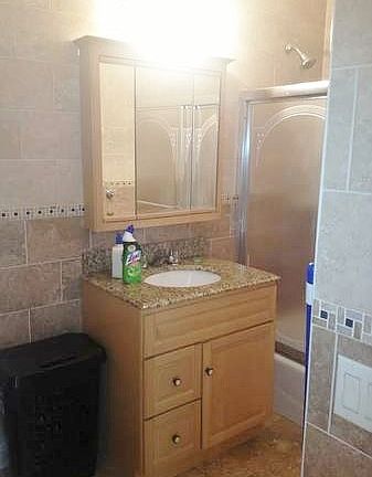 3rd image of 2567 35th St #1