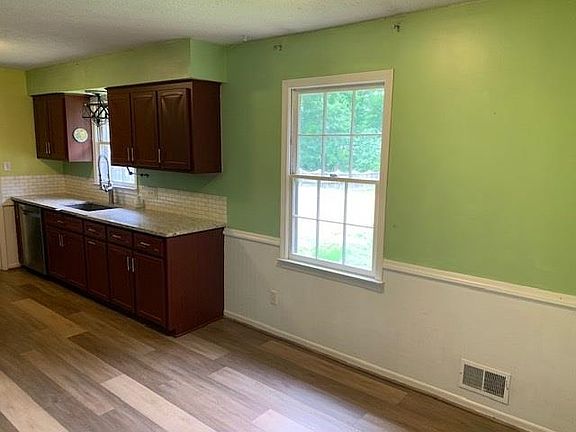 3rd image of 109 Goldenrod Ln