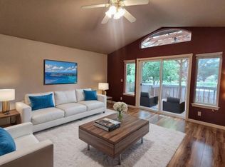 310 Village Dr, Winchester, OR 97495