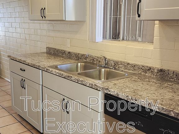 3rd image of 3131 N Treat Ave E