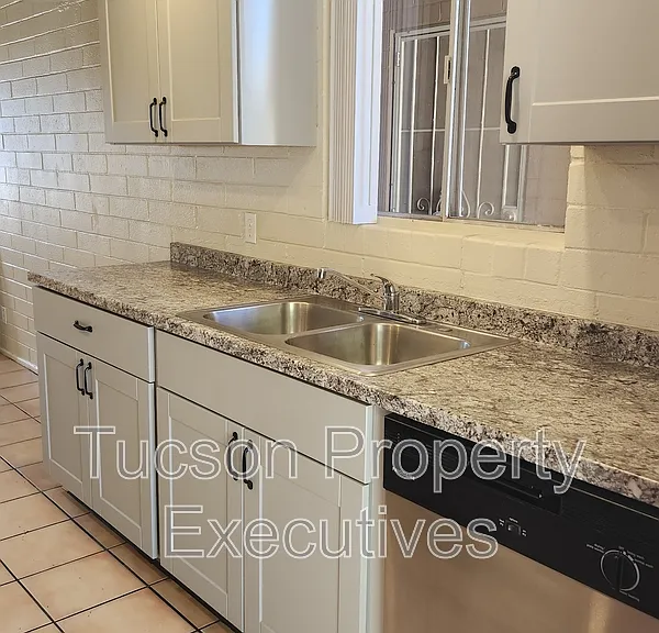3131 N Treat Ave E — Photo 3