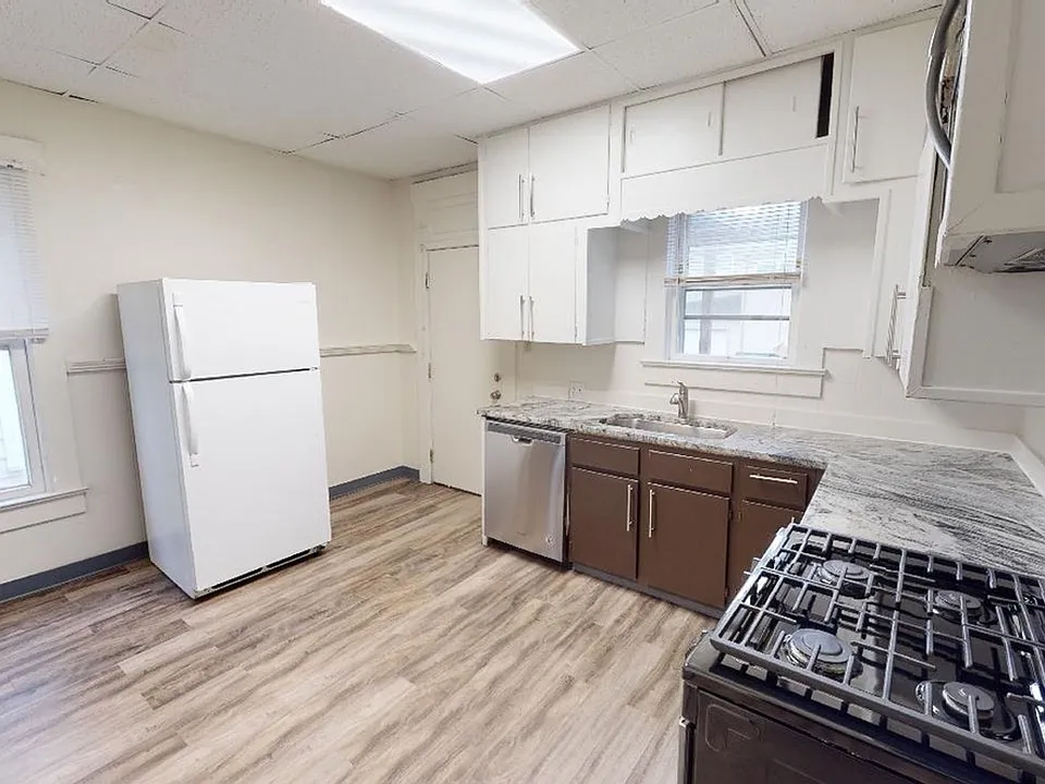 48 W Blake Ave