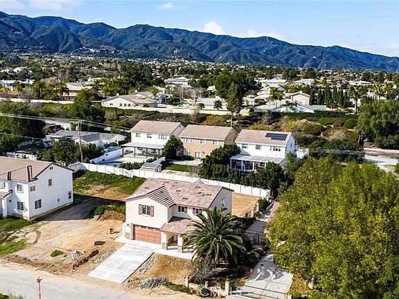 3rd image of 3260 Howe St