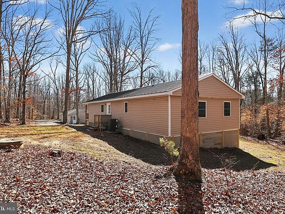3rd image of 311 Holly Grove Ct