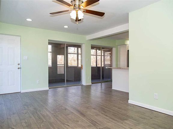 4th image of 110 Coral Ter APT 1