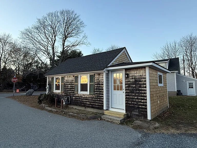 149 Bristol Ferry Rd — Photo 3