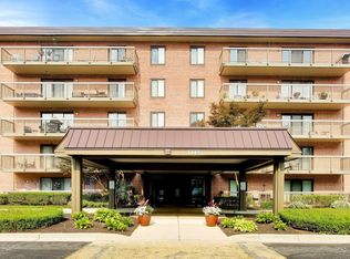 6443 Clarendon Hills Rd APT 301C, Willowbrook, IL 60527