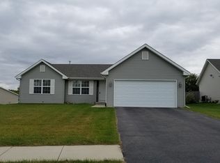 8411 Crooked Bend Rd, Machesney Park, IL 61115