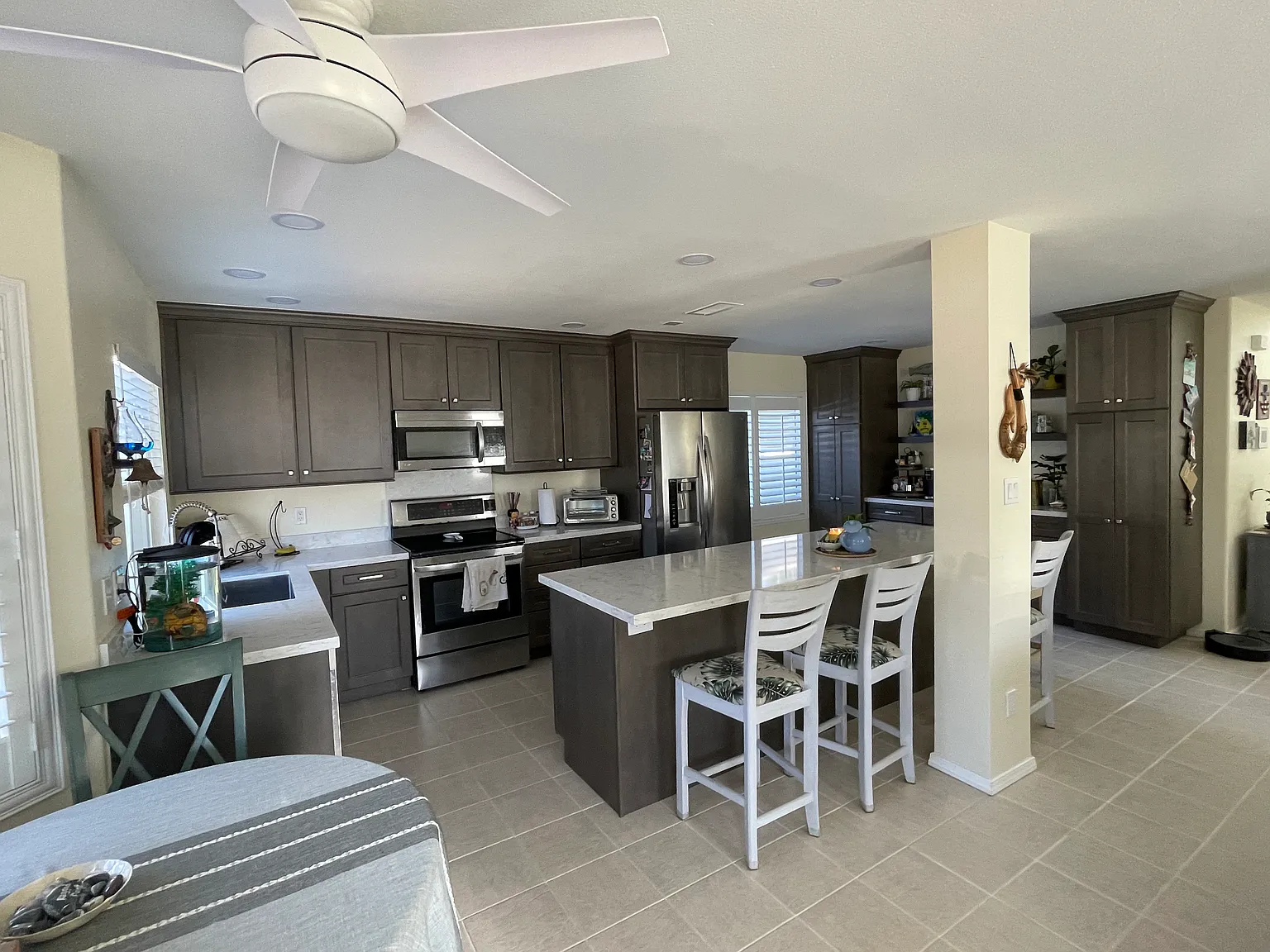 4 bed, 1695 sqft, $4,800 — Photo 4