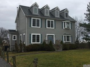 65 Ocean Ave, Bay Shore, NY 11706