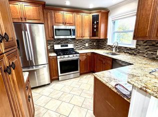 1004 Balcom Ave, Bronx, NY 10465