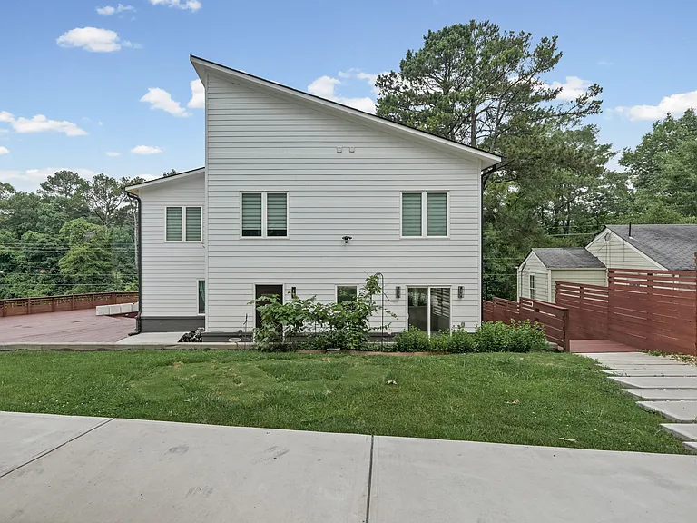 2045 Glenwood Ave SE — Photo 36