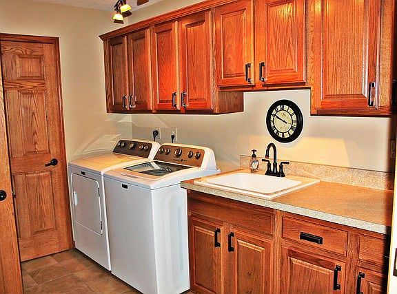 4th image of 15622 Oakview Ln #0