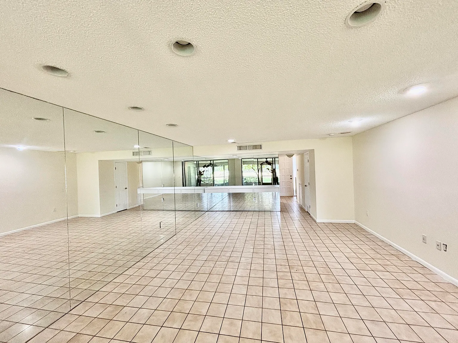 2 bed, 1.5 bath, 1502 sqft, $2,250 — Photo 3