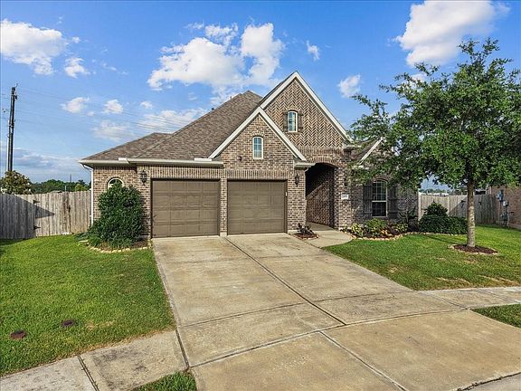 2nd image of 2419 Trocadero Ln