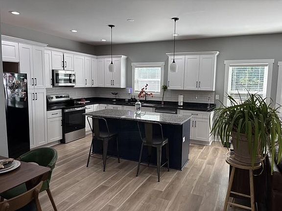 5th image of 1040 Ada Ave NW