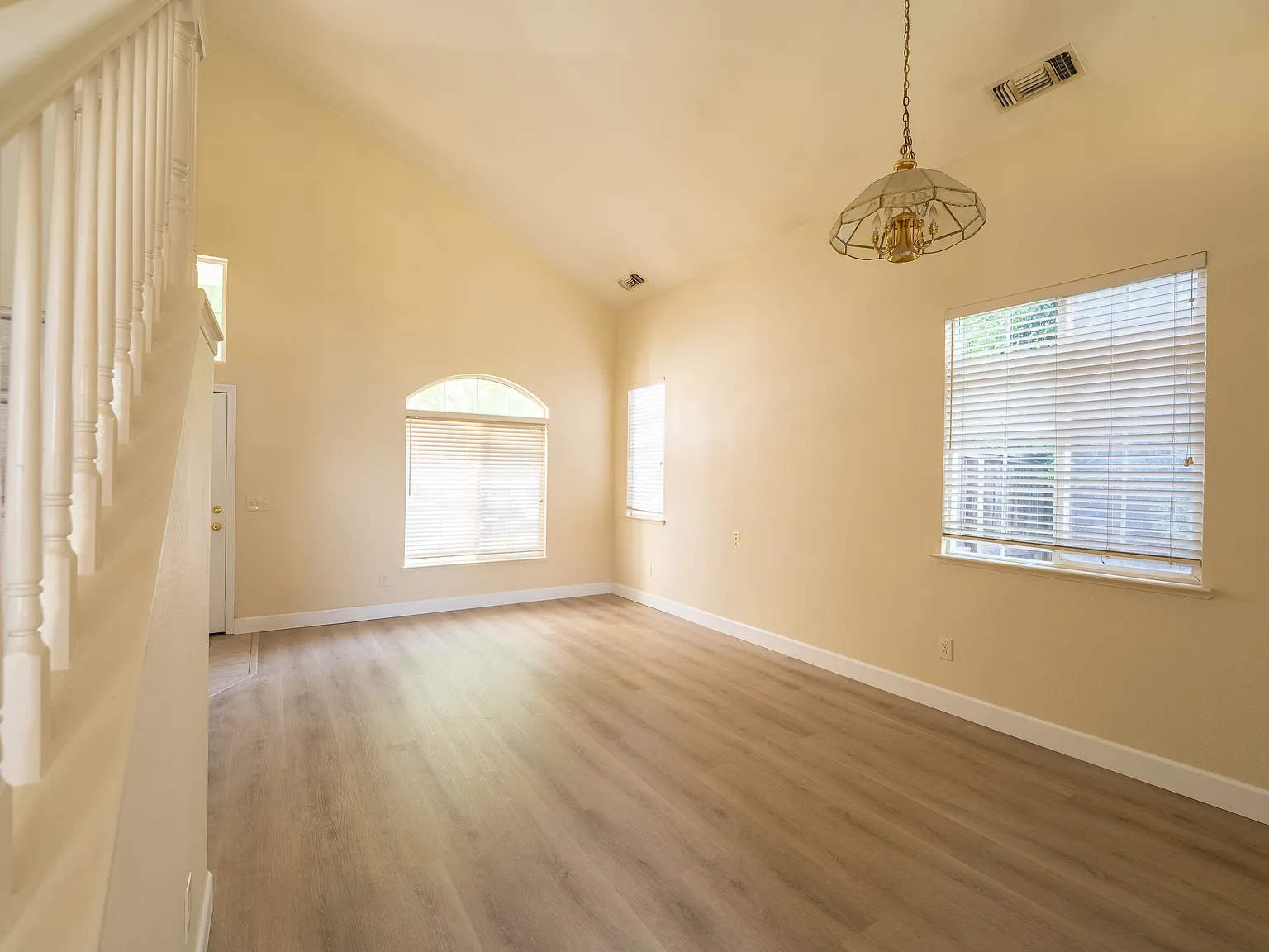 1833 Snyder Ave — Photo 4