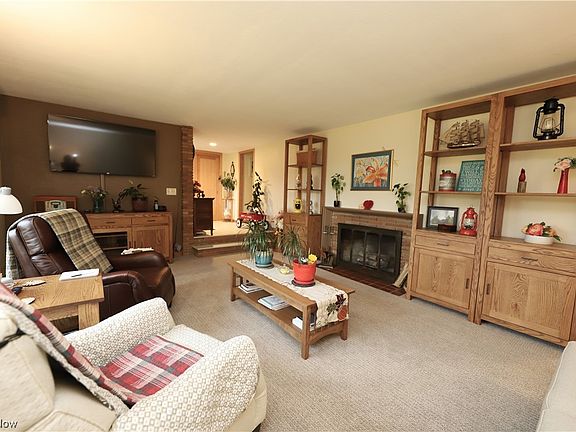 4th image of 9063 Roy Crest Dr