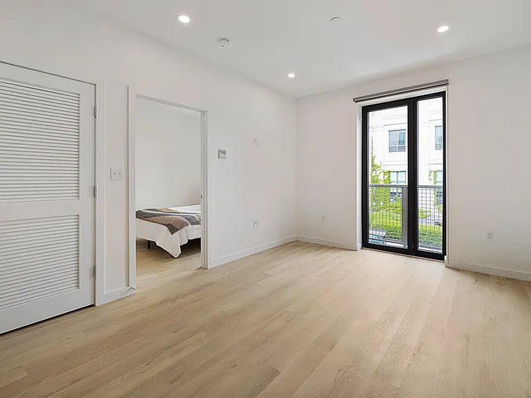 The Oxford — Photo 31