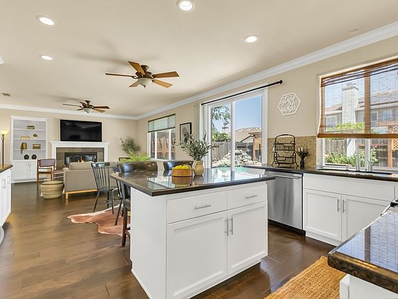 2nd image of 462 Anacapa Dr
