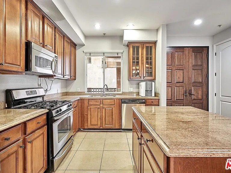 345 S Harvard Blvd #302 — Photo 5