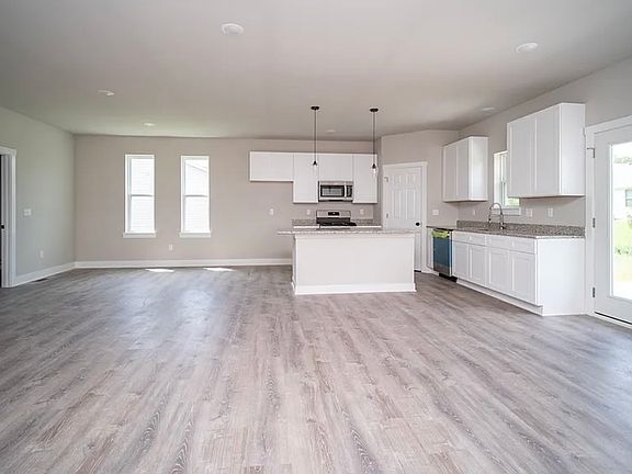 4th image of 827 Kenai Ct