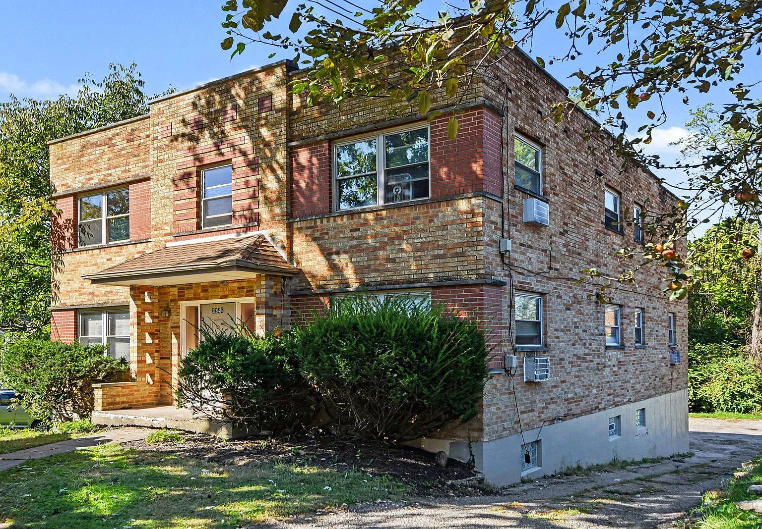 2 bed, 1.0 bath, $1,095 — Photo 1