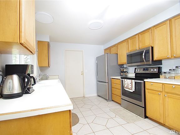 4th image of 8805 Skokomish Way NE