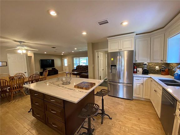 3rd image of 1806 Barker Dr
