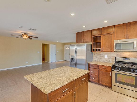 5th image of 3416 W Willow Ave
