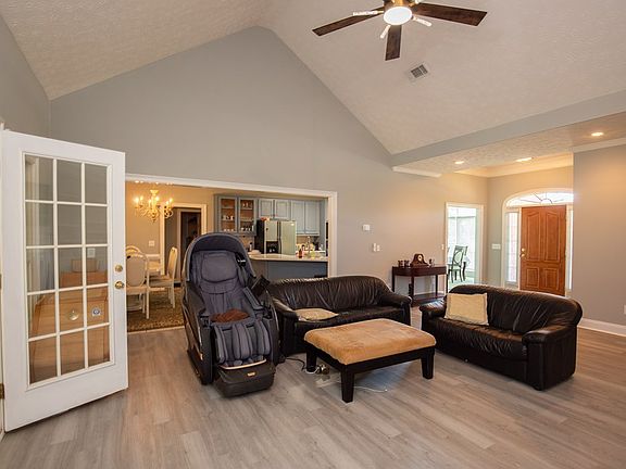 4th image of 8113 Highlands Dr