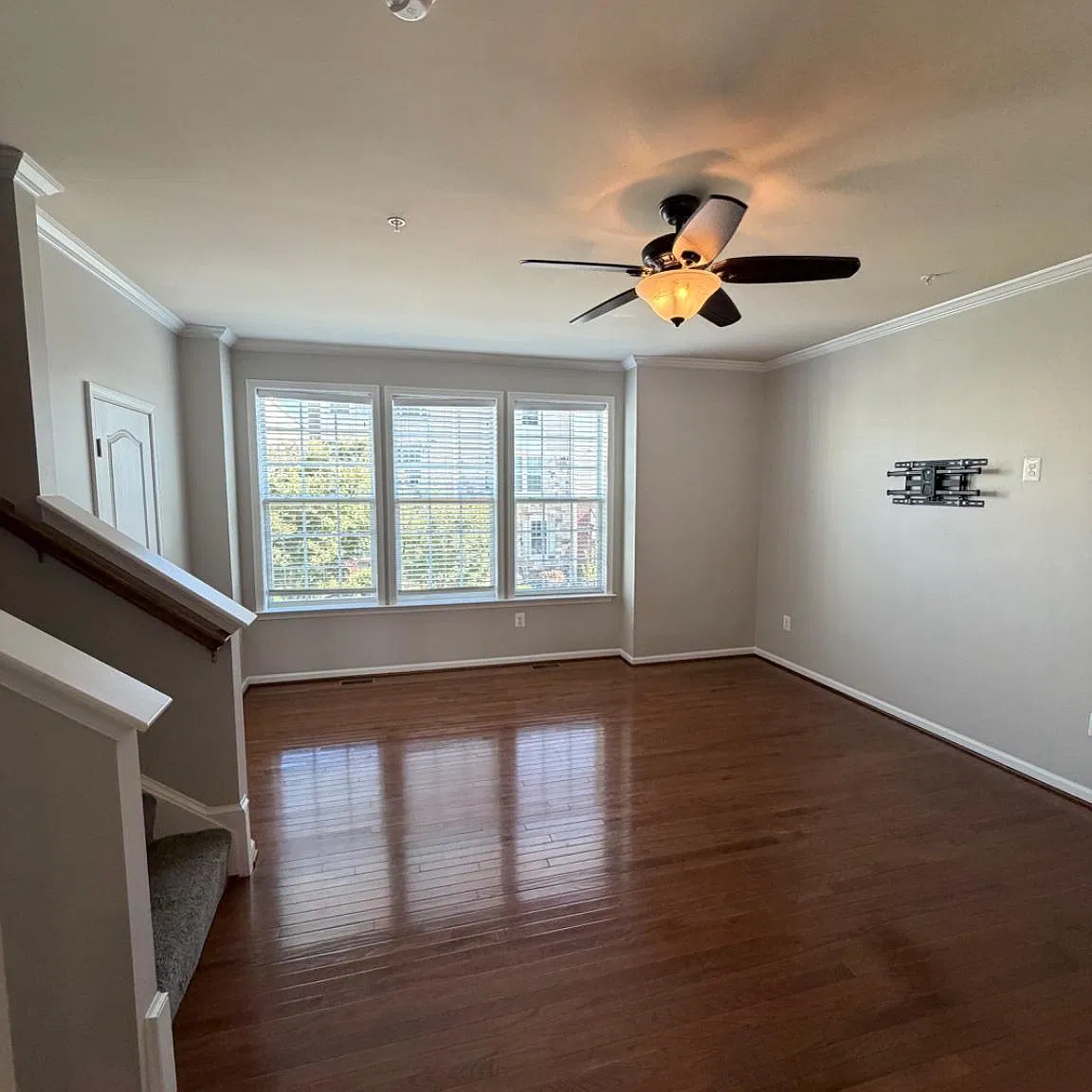 4 bed, 3.5 bath, 2412 sqft, $2,800 — Photo 2