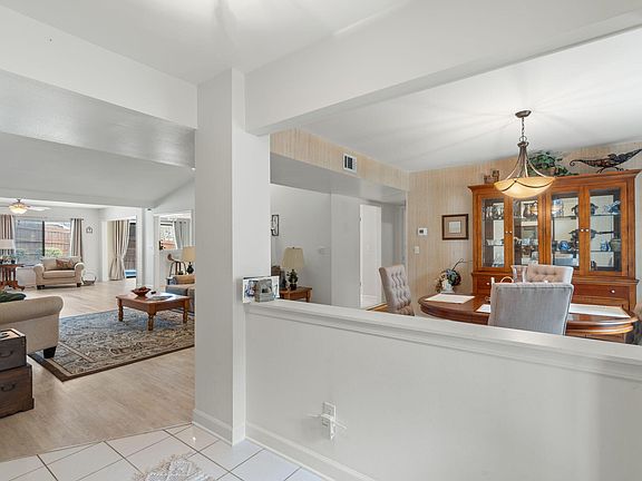 4th image of 232 Yellow Pine Ct