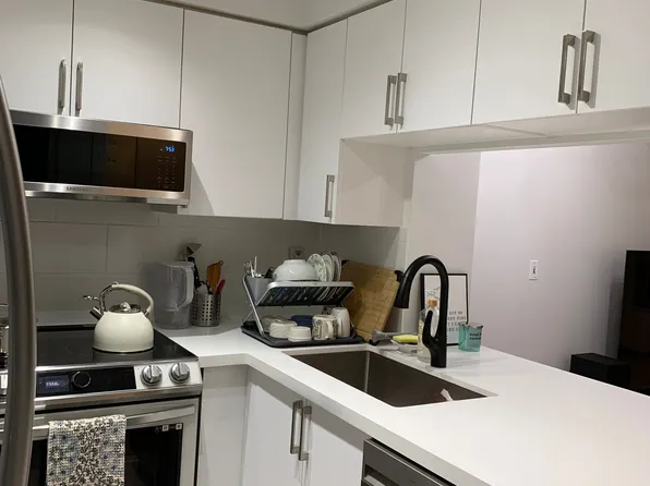 22 Olive Ave #305, Toronto, ON M2N 7G6