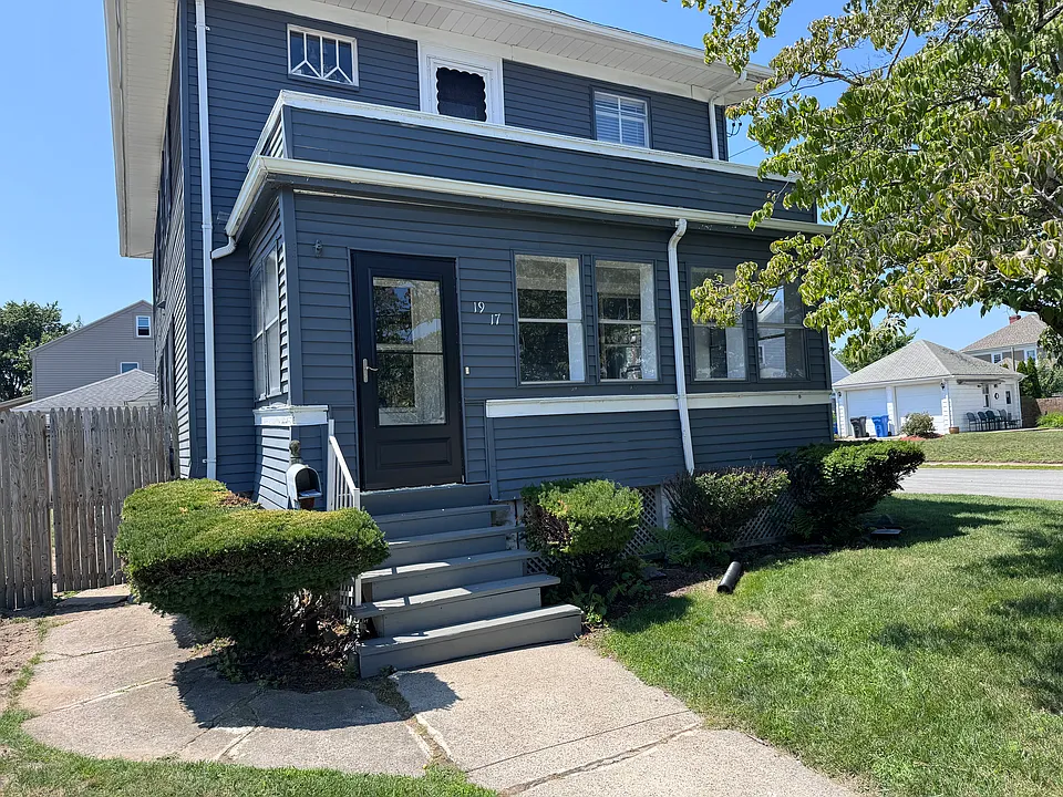 17 Forest Ave #17