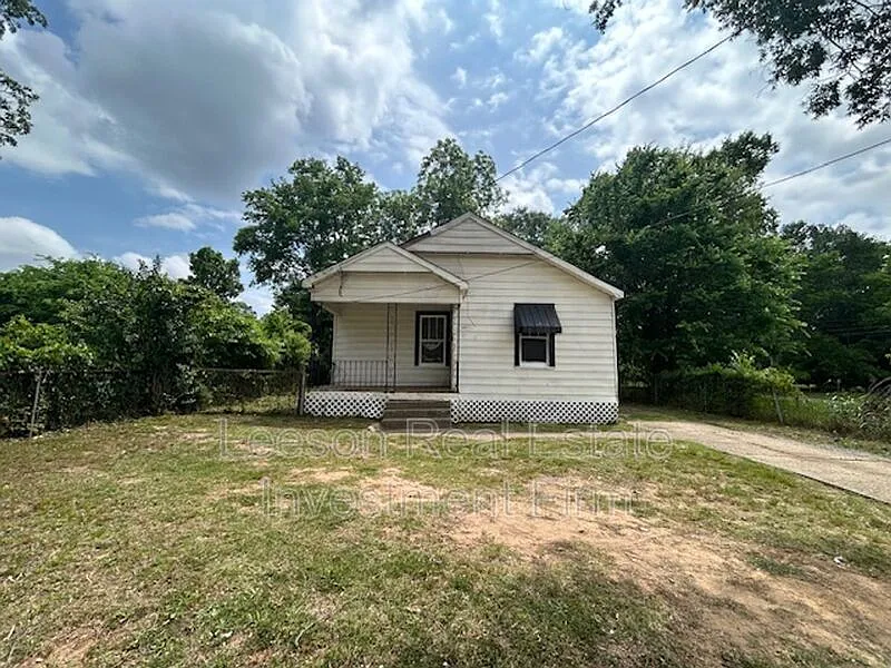4 bed, 1.5 bath, 1202 sqft, $895 — Photo 2
