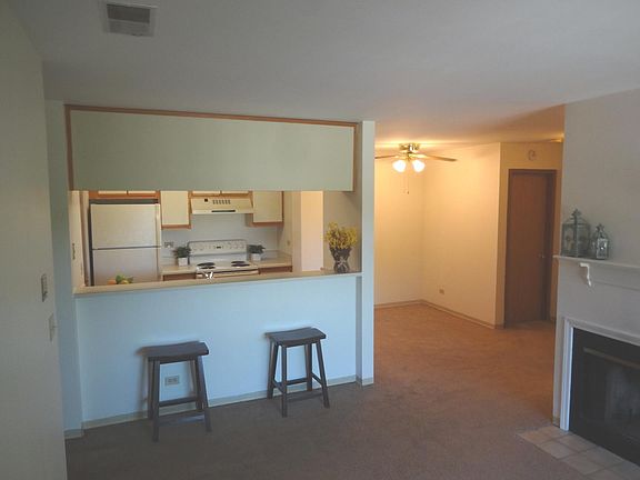 3rd image of 208 Glengarry Dr APT 303