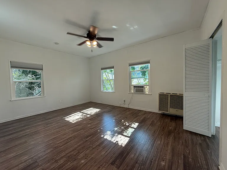 208 N La Peer Dr #7 — Photo 4