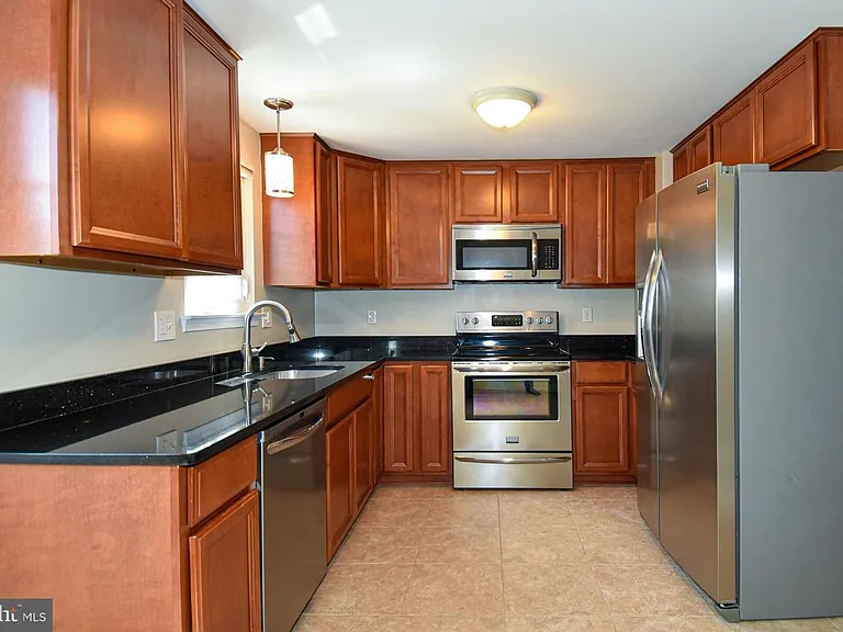27 Marian Ct — Photo 4