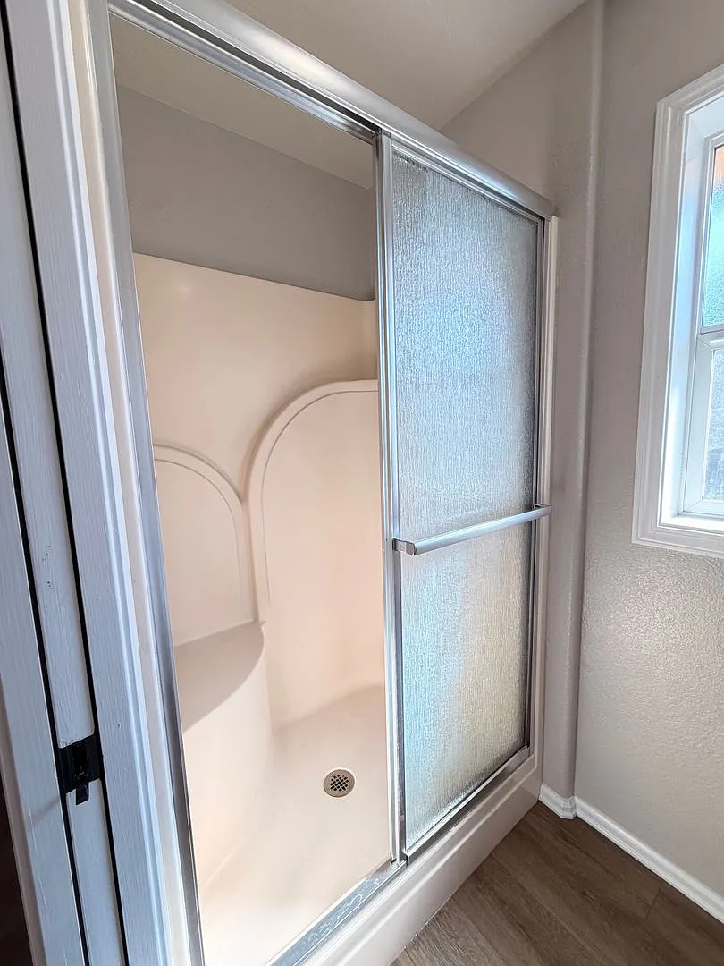 1-Bedroom unit with 2-car Garage and fenced yard — Photo 4