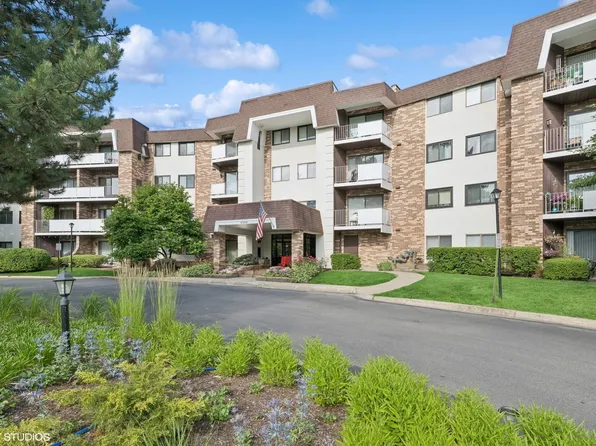 3300 N Carriageway Dr Unit 209, Arlington Heights, IL 60004