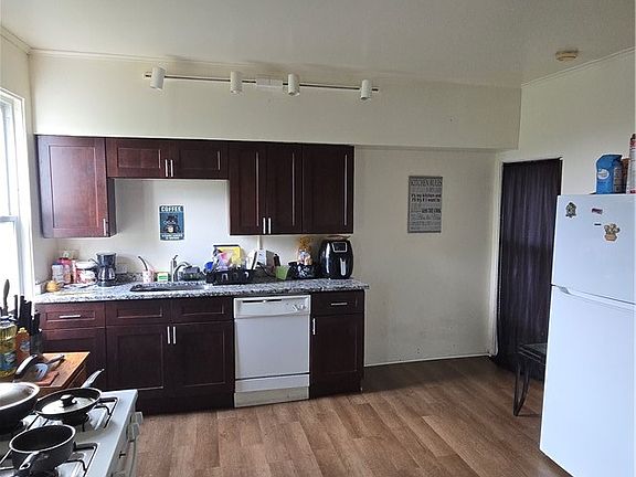 4th image of 2304 Milligan Ave