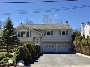 22 Brown Trl, Hopatcong, NJ 07843