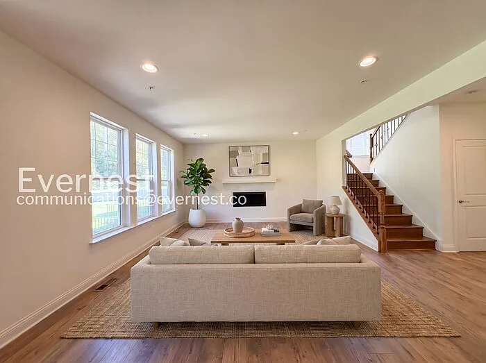 5 bed, 4.5 bath, 4120 sqft, $4,695 — Photo 2