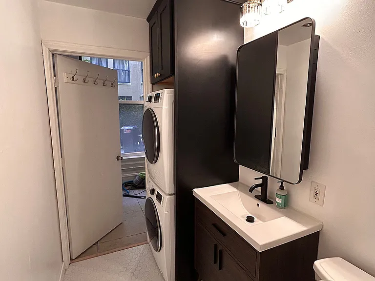 2100 Canyon Dr — Photo 5