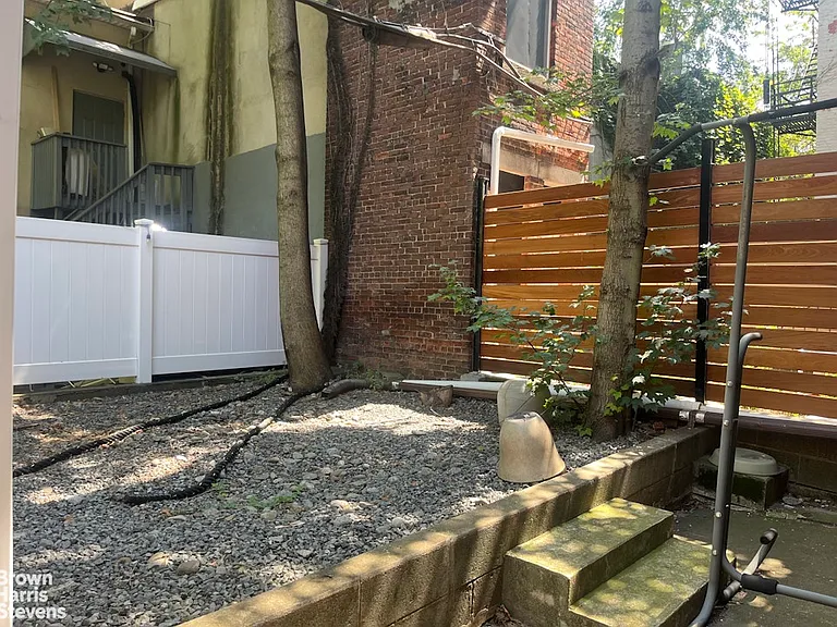 543 Bloomfield St #1R — Photo 4